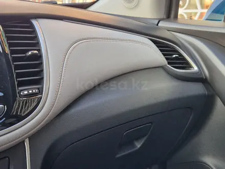 Chevrolet Tracker 2020 года за 6 300 000 тг. в Алматы – фото 28