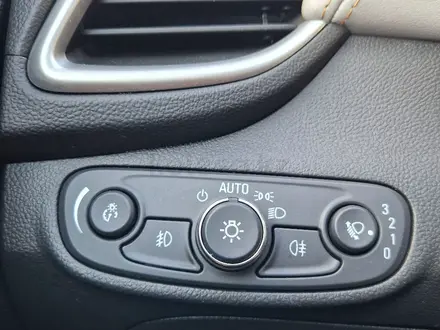 Chevrolet Tracker 2020 года за 6 300 000 тг. в Алматы – фото 29