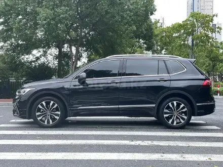 Volkswagen Tiguan 2024 года за 16 850 000 тг. в Алматы – фото 3