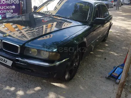 BMW 728 1997 года за 2 800 000 тг. в Алматы