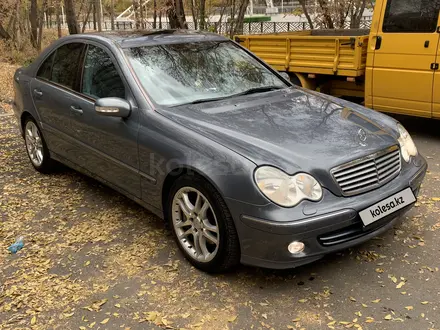 Mercedes-Benz C 230 2006 года за 4 490 000 тг. в Караганда – фото 2