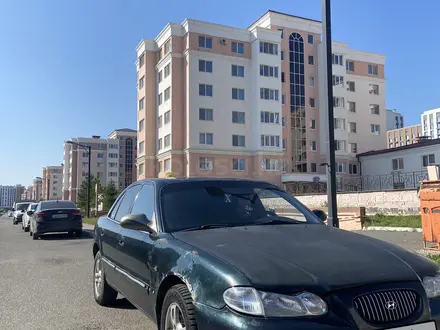 Hyundai Sonata 1998 года за 700 000 тг. в Астана – фото 2