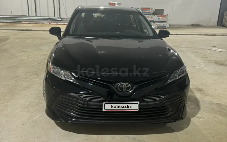 Toyota Camry 2017 года за 7 900 000 тг. в Атырау