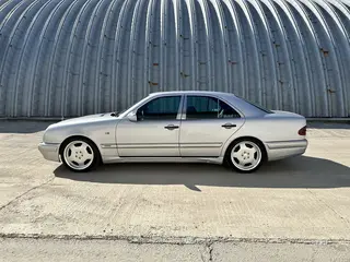 Mercedes-Benz E 230