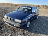 Volkswagen Vento 1993 годаfor1 600 000 тг. в Караганда