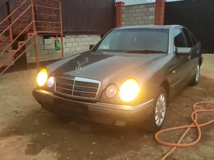 Mercedes-Benz E 230 1996 года за 2 190 000 тг. в Кызылорда – фото 19