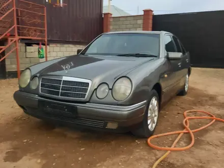 Mercedes-Benz E 230 1996 года за 2 190 000 тг. в Кызылорда – фото 26