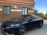 Toyota Camry 2018 года за 10 500 000 тг. в Атырау – фото 5