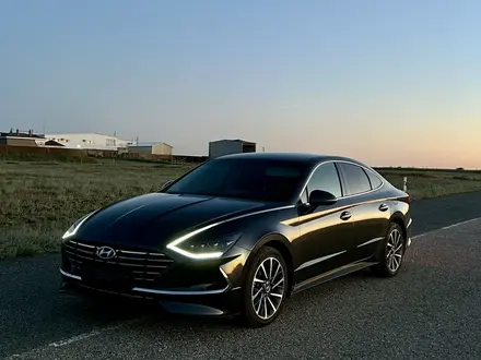 Hyundai Sonata 2020 года за 11 000 000 тг. в Актобе – фото 2