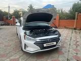 Hyundai Elantra 2020 года за 7 800 000 тг. в Уральск – фото 2
