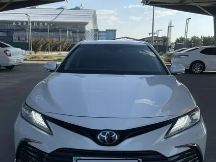 Toyota Camry 2021 года за 17 000 000 тг. в Шымкент