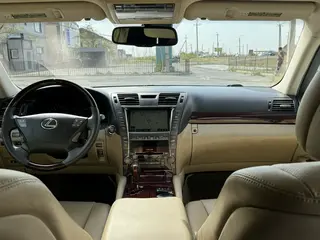 Lexus LS 460