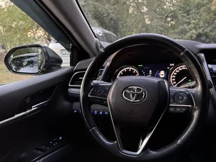 Toyota Camry 2021 года за 16 800 000 тг. в Алматы – фото 11