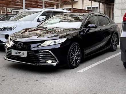 Toyota Camry 2021 года за 16 800 000 тг. в Алматы