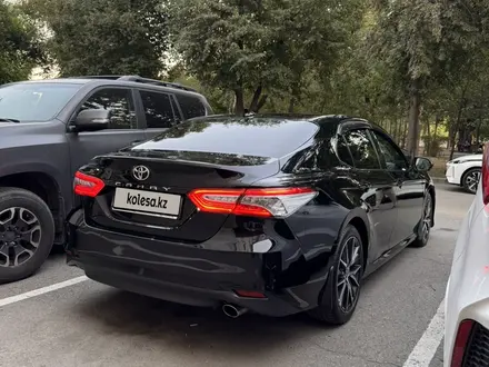 Toyota Camry 2021 года за 16 800 000 тг. в Алматы – фото 6