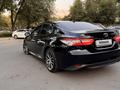 Toyota Camry 2021 года за 16 800 000 тг. в Алматы – фото 8