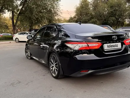 Toyota Camry 2021 года за 16 800 000 тг. в Алматы – фото 8