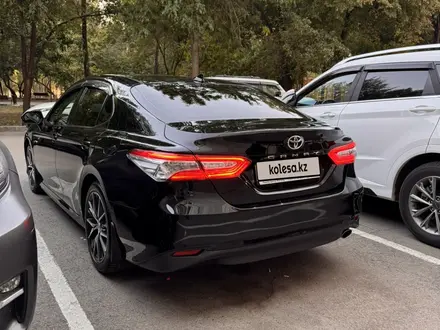 Toyota Camry 2021 года за 16 800 000 тг. в Алматы – фото 5