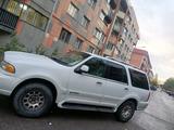 Lincoln Navigator 1998 годаүшін4 500 000 тг. в Алматы – фото 3