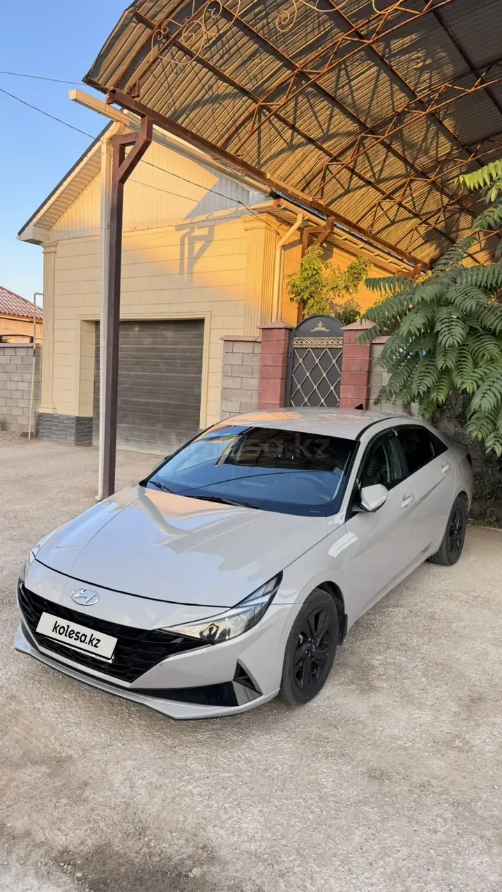 Hyundai Elantra, 2022