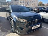 Toyota RAV4 2021 года за 14 300 000 тг. в Астана
