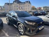 Toyota RAV4 2021 года за 14 300 000 тг. в Астана – фото 2