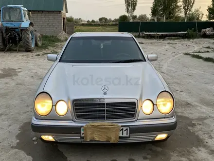Mercedes-Benz E 280 1996 года за 3 500 000 тг. в Шиели – фото 2
