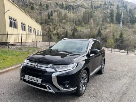 Mitsubishi Outlander 2020 года за 9 500 000 тг. в Алматы – фото 2