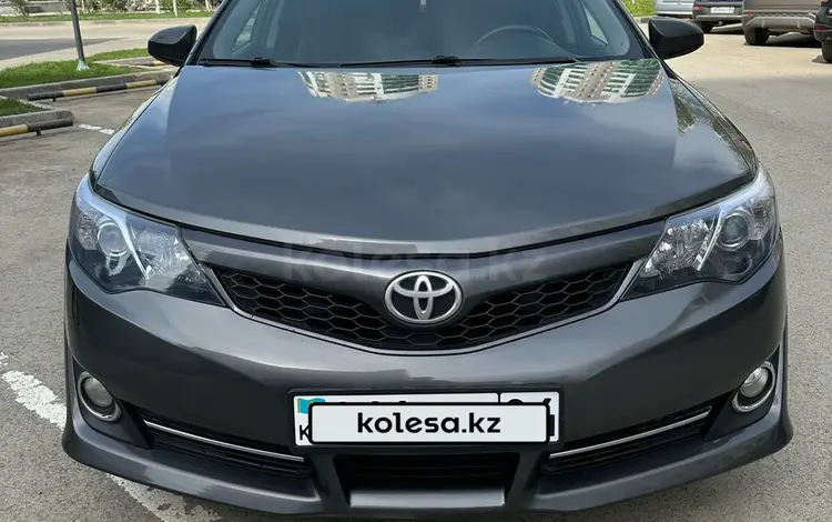 Toyota Camry 2012 годаfor8 700 000 тг. в Актобе