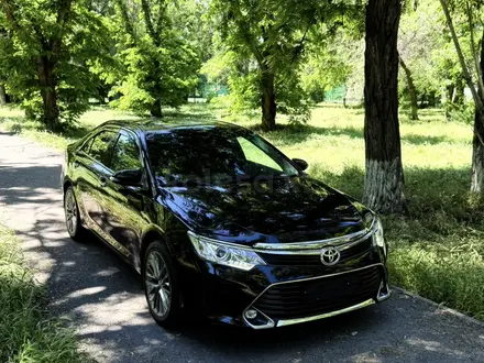 Toyota Camry 2015 года за 11 100 000 тг. в Тараз – фото 2