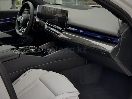 BMW M5 2026 года за 87 900 000 тг. в Усть-Каменогорск – фото 14