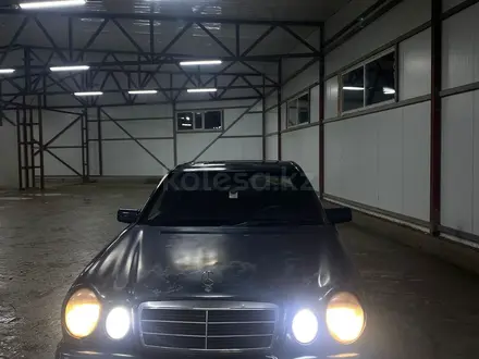 Mercedes-Benz E 230 1995 года за 1 550 000 тг. в Кокшетау – фото 2