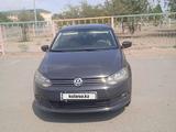 Volkswagen Polo 2015 годаfor4 000 000 тг. в Атырау – фото 2