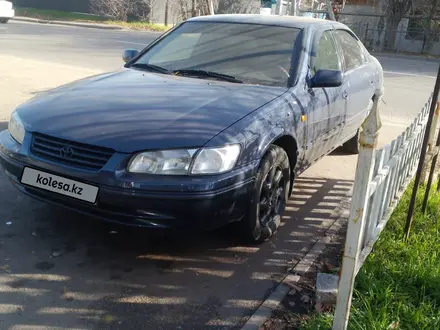 Toyota Camry 1998 года за 1 600 000 тг. в Алматы – фото 6