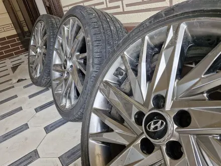 Диски оригинальные Hyundai Grandeur за 310 000 тг. в Шымкент – фото 2