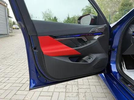 BMW M5 2024 года за 87 000 000 тг. в Алматы – фото 38