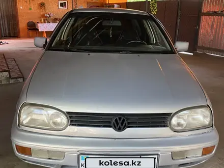 Volkswagen Golf 1995 года за 1 500 000 тг. в Алматы