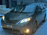 Toyota Sienna 2013 годаfor8 300 000 тг. в Атырау