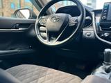 Toyota Camry 2022 года за 20 500 000 тг. в Алматы – фото 2