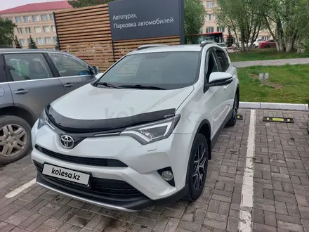 Toyota RAV4 2018 года за 13 500 000 тг. в Кокшетау – фото 2