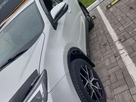 Toyota RAV4 2018 года за 13 500 000 тг. в Кокшетау