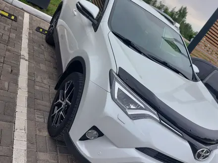 Toyota RAV4 2018 года за 13 500 000 тг. в Кокшетау – фото 4