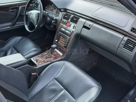 Mercedes-Benz E 55 AMG 2001 года за 4 700 000 тг. в Алматы – фото 14
