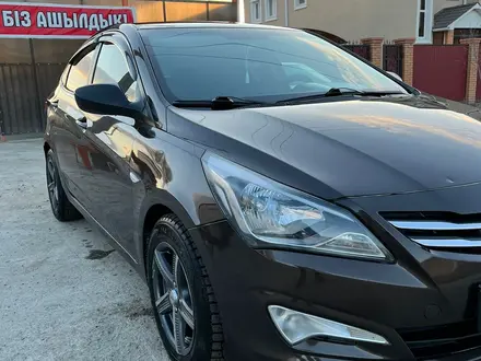 Hyundai Solaris 2015 года за 4 000 000 тг. в Атырау – фото 9