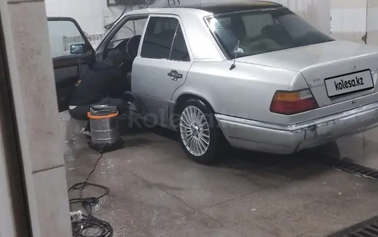 Mercedes-Benz E 200 1994 годаfor1 200 000 тг. в Астана