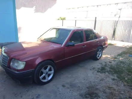 Mercedes-Benz E 200 1993 года за 1 450 000 тг. в Талдыкорган – фото 3