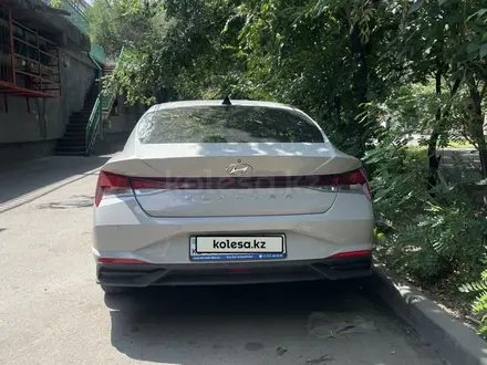 Hyundai Elantra 2021 года за 8 000 000 тг. в Алматы – фото 3