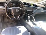 Toyota Camry 2018 года за 9 500 000 тг. в Жанаозен – фото 4