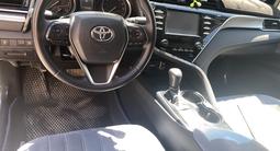 Toyota Camry 2018 года за 9 500 000 тг. в Жанаозен – фото 4