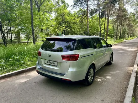 Kia Carnival 2019 года за 11 900 000 тг. в Алматы – фото 9